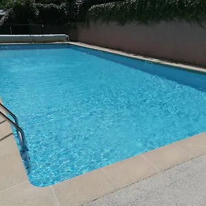 https://appartement-de-charme-garage-terrasse-piscine.hotels-rhonealpes.com